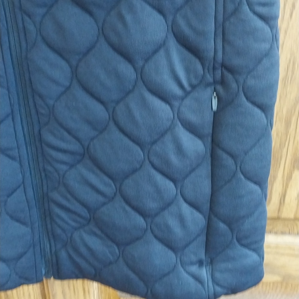 Kirkland NWT Women's Quilted Vest Size Small Black 2-Way Stretch Zipper Pockets - Picture 7 of 11